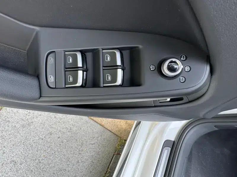 Audi A4L 2016 35 TFSI Automatic Standard Edition — миниатюра 16