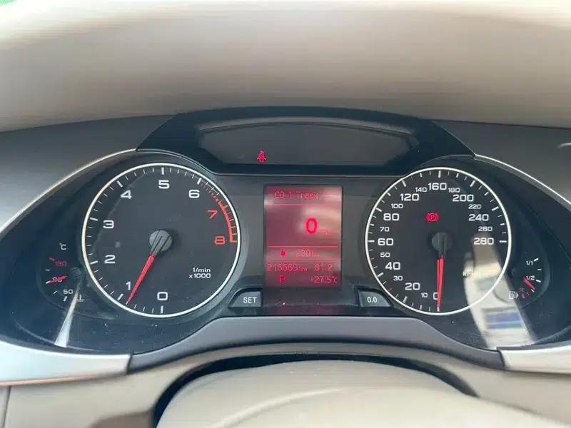 Audi A4L 2012 2.0 TFSI Automatic Standard Edition — миниатюра 8