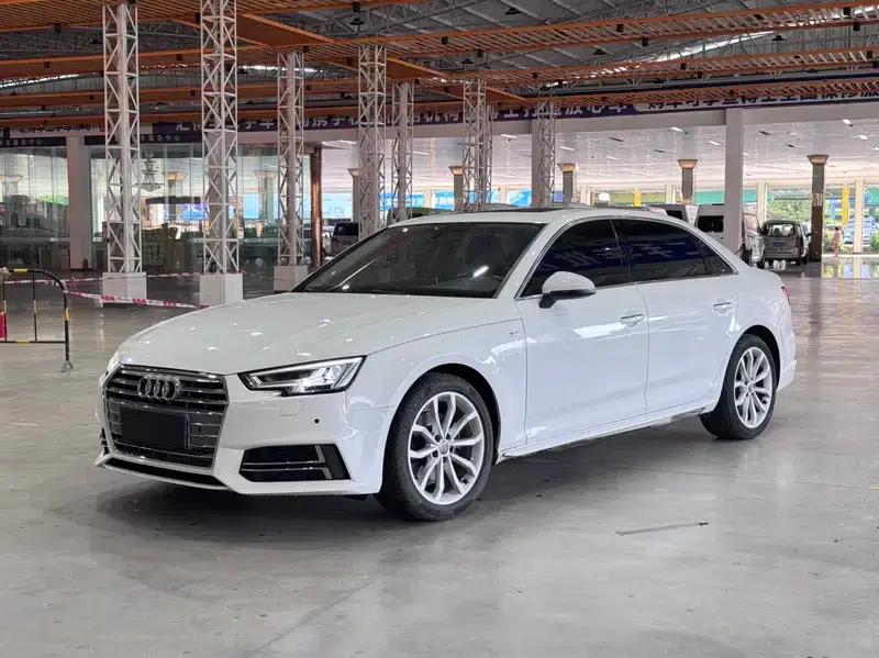 Audi A4L 2018 30th Anniversary Edition 40 TFSI Fashion Model — миниатюра 1