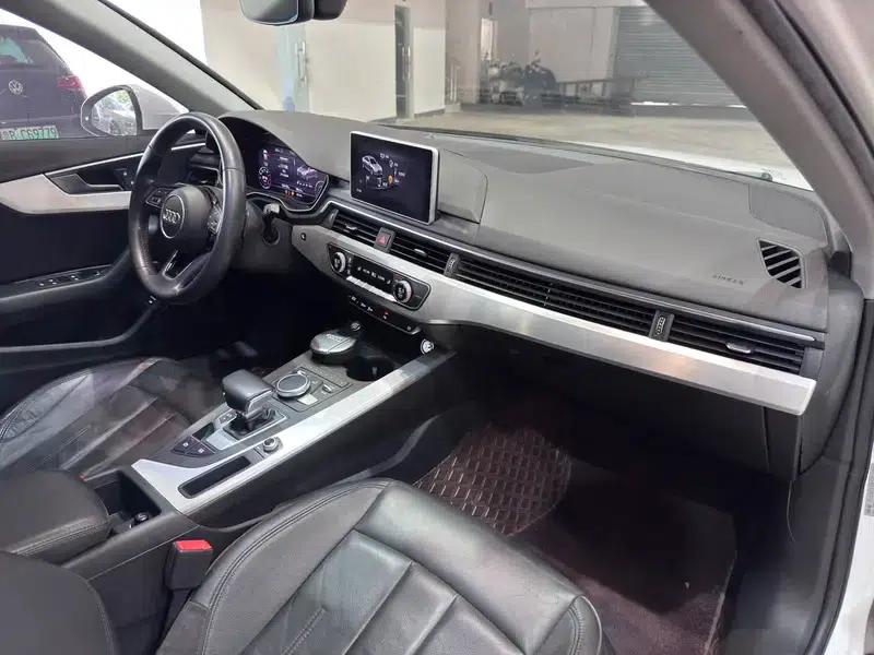 Audi A4L 2018 30th Anniversary Edition 40 TFSI Fashion Model — миниатюра 12