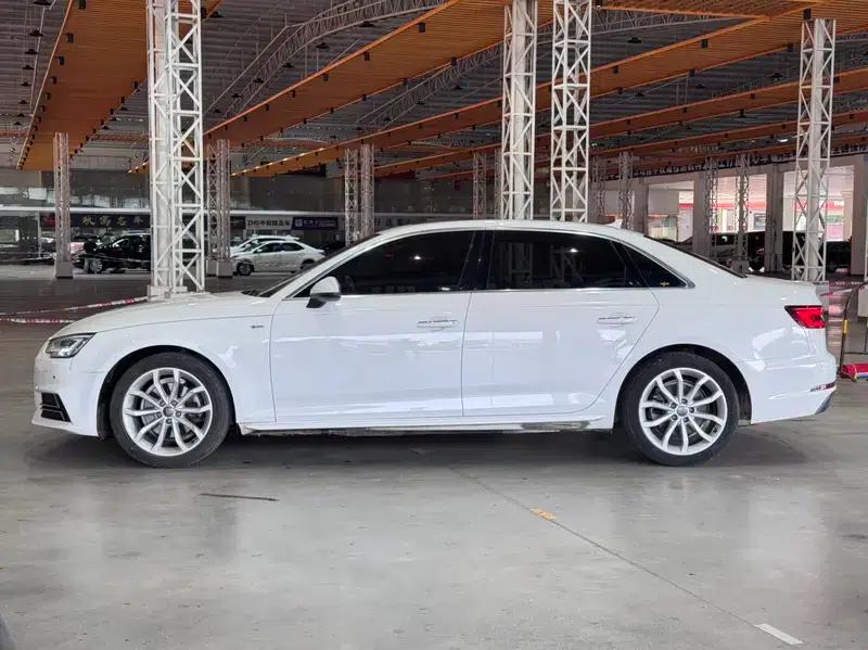 Audi A4L 2018 30th Anniversary Edition 40 TFSI Fashion Model — миниатюра 4