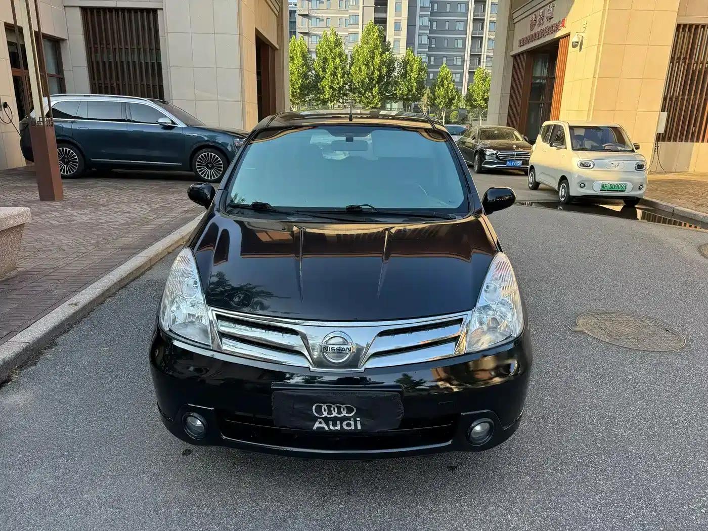 Nissan Livina 2007 1.6L Manual Multi-Purpose Model — миниатюра 1