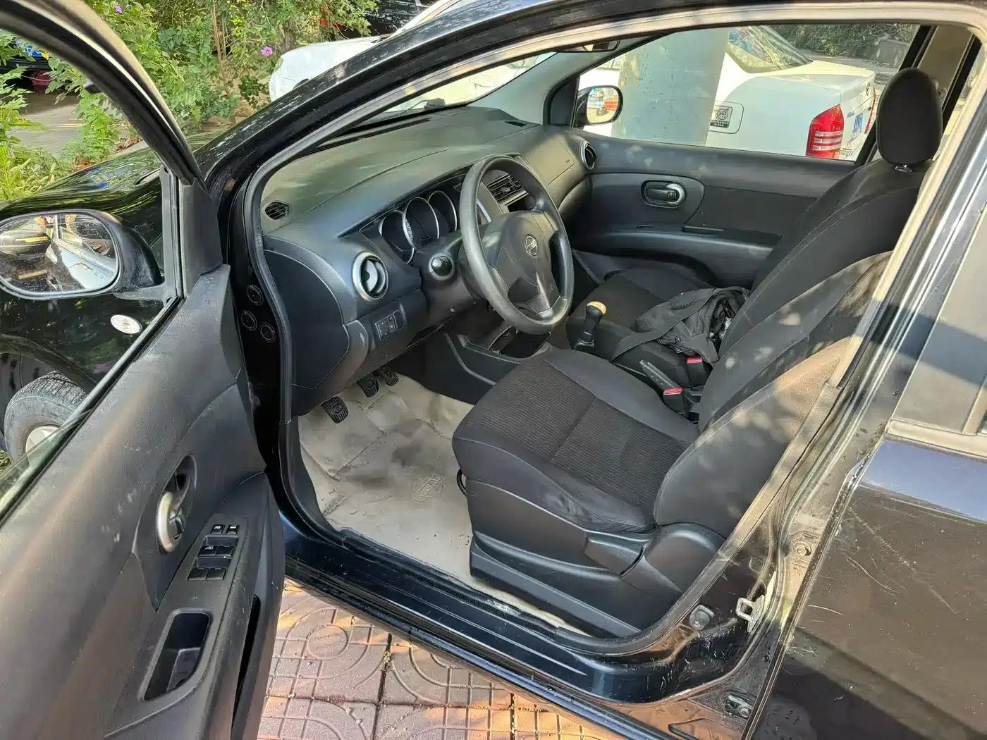 Nissan Livina 2007 1.6L Manual Multi-Purpose Model — миниатюра 9