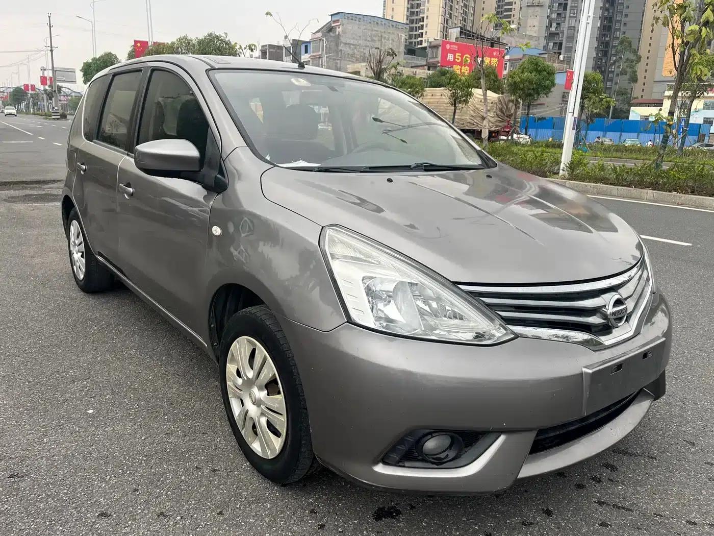 Nissan Livina 2013 1.6XE Manual Comfort Edition — миниатюра 2