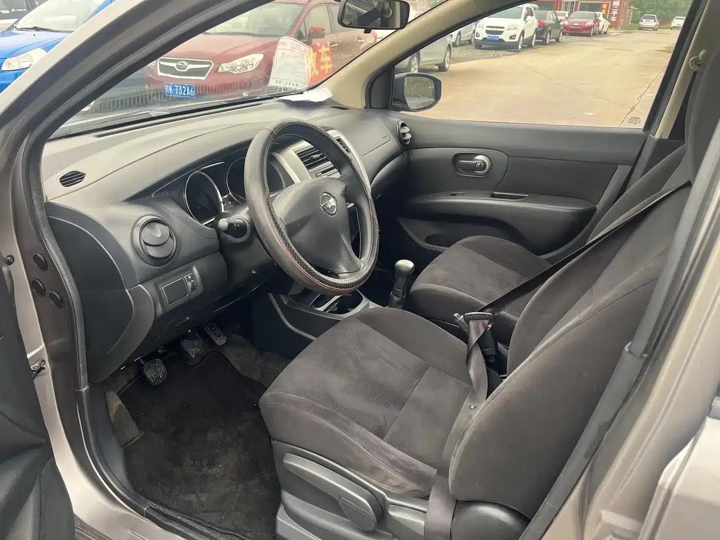 Nissan Livina 2013 1.6XE Manual Comfort Edition — миниатюра 13