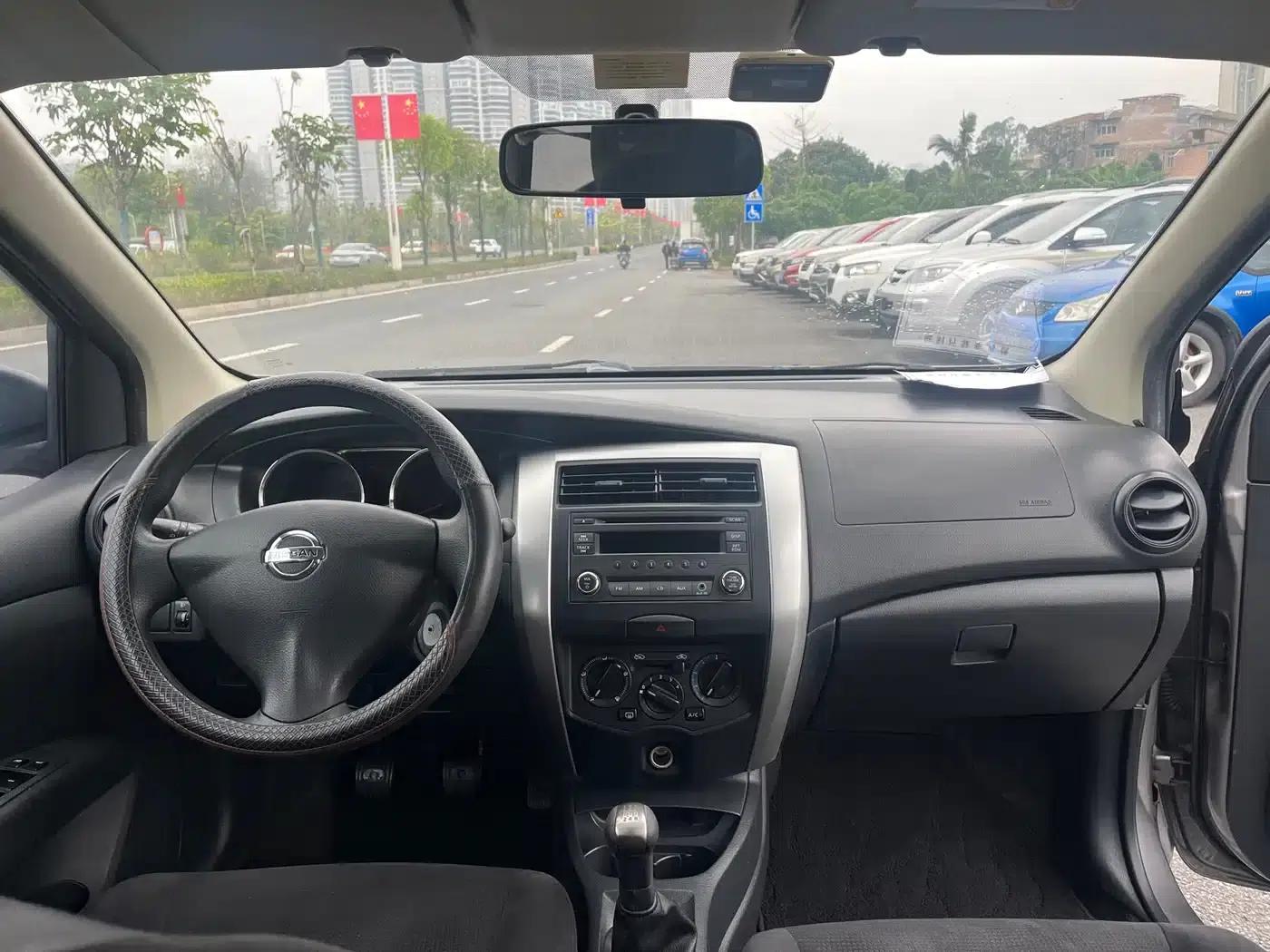 Nissan Livina 2013 1.6XE Manual Comfort Edition — миниатюра 9