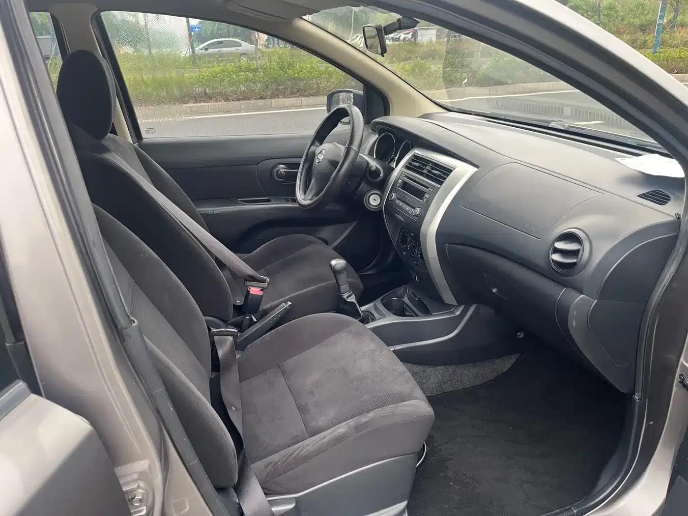 Nissan Livina 2013 1.6XE Manual Comfort Edition — миниатюра 10