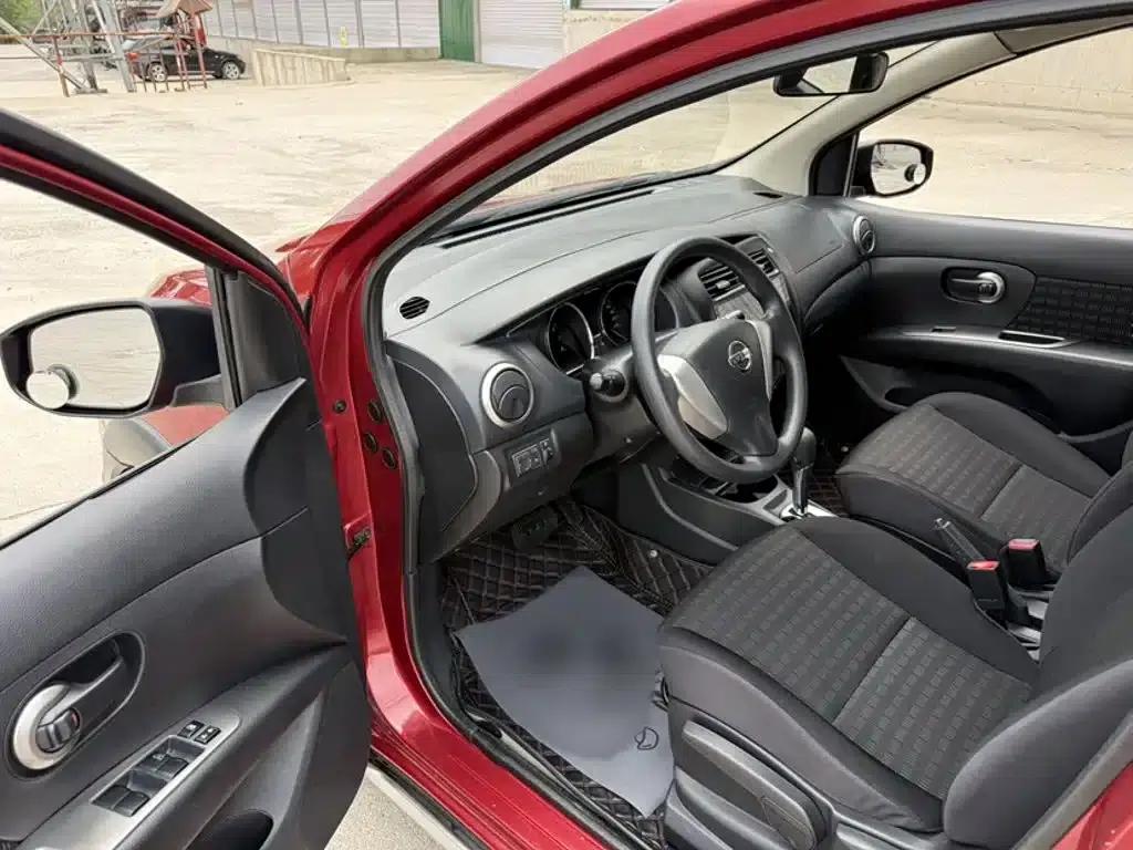 Nissan Livina 2013 Sporty 1.6XL CVT Comfort Edition — миниатюра 11