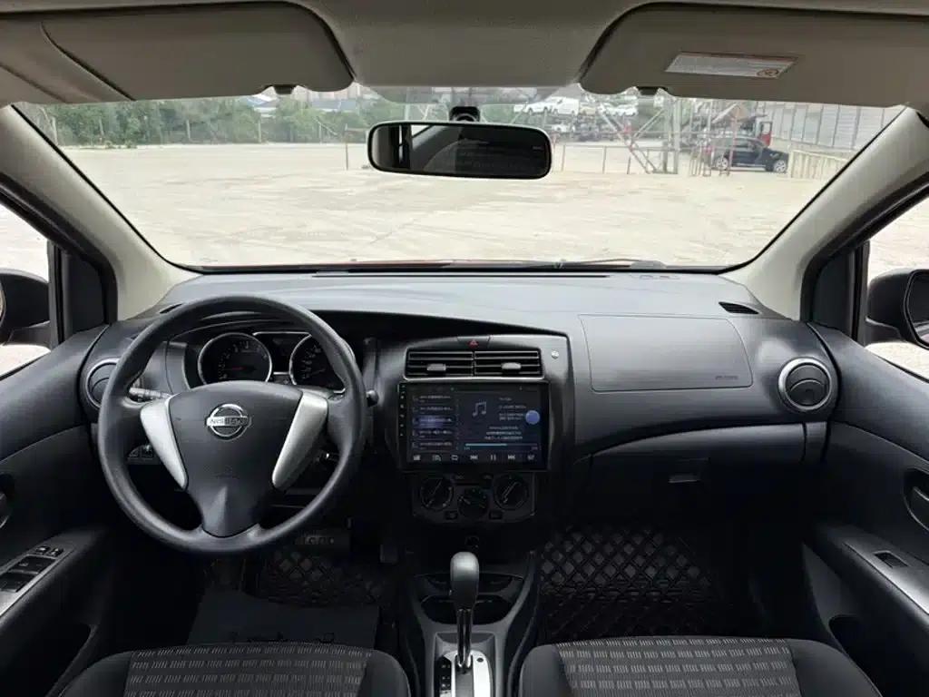 Nissan Livina 2013 Sporty 1.6XL CVT Comfort Edition — миниатюра 8