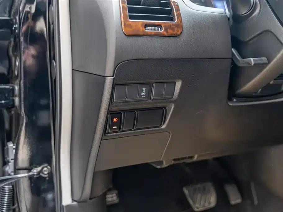 Nissan Terra 2019 4.0L Automatic — миниатюра 19