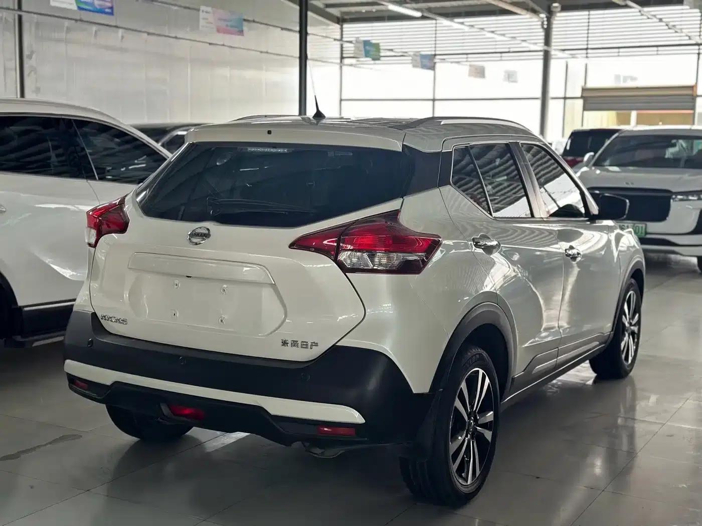 Nissan Kicks 2021 1.5L XV CVT Smart Luxury Edition — миниатюра 10