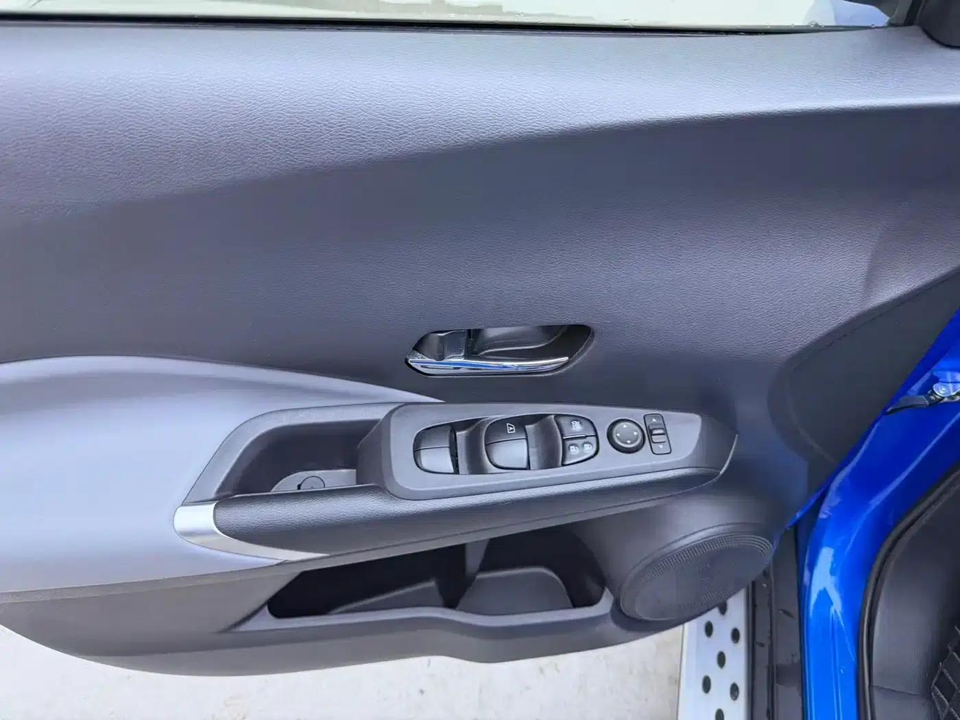 Nissan Kicks 2021 1.5L XV CVT Smart Luxury Edition — миниатюра 4