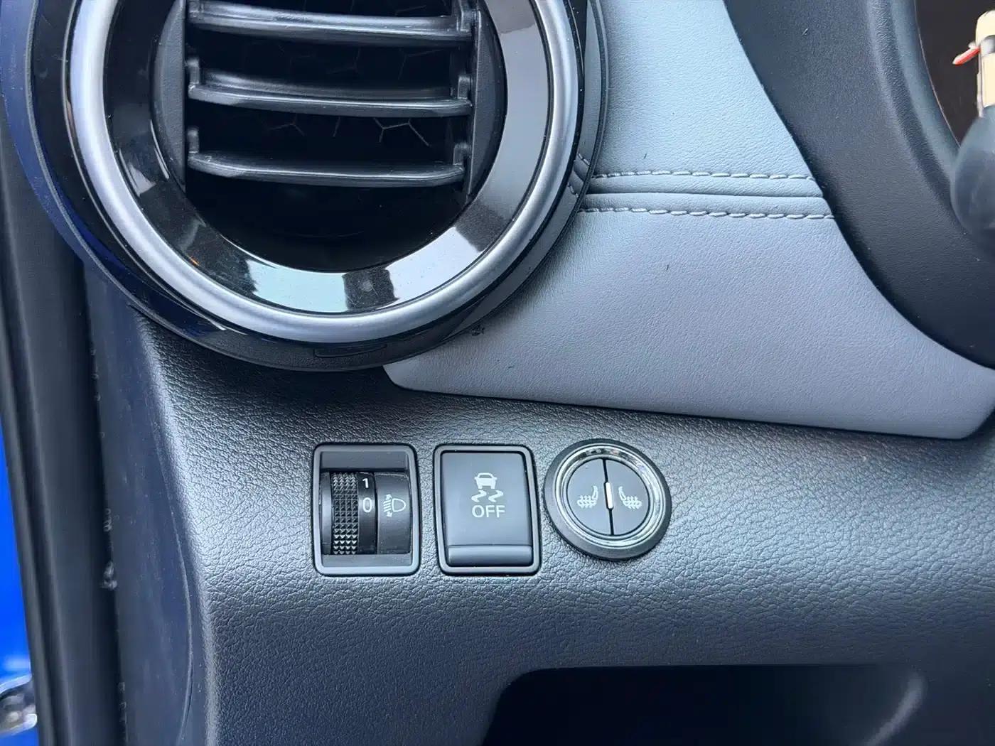 Nissan Kicks 2021 1.5L XV CVT Smart Luxury Edition — миниатюра 6
