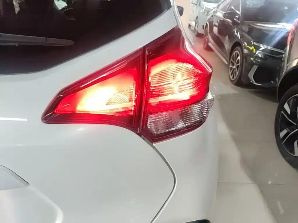 Nissan Kicks 2020 1.5L XL CVT Cool Edition — миниатюра 8