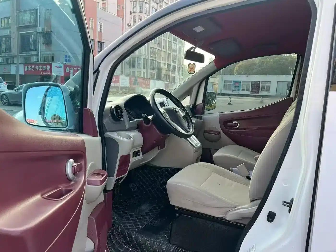 Nissan NV200 2018 1.6L CVT Luxury — миниатюра 9