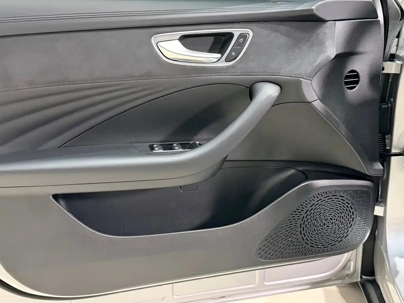 Roewe D7 2025 DMH 125km World Champion Excellence Edition — миниатюра 12