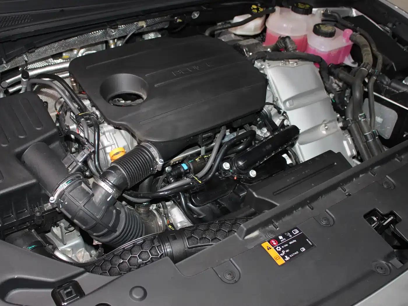 Roewe D7 2025 DMH 125km World Champion Excellence Edition — миниатюра 6