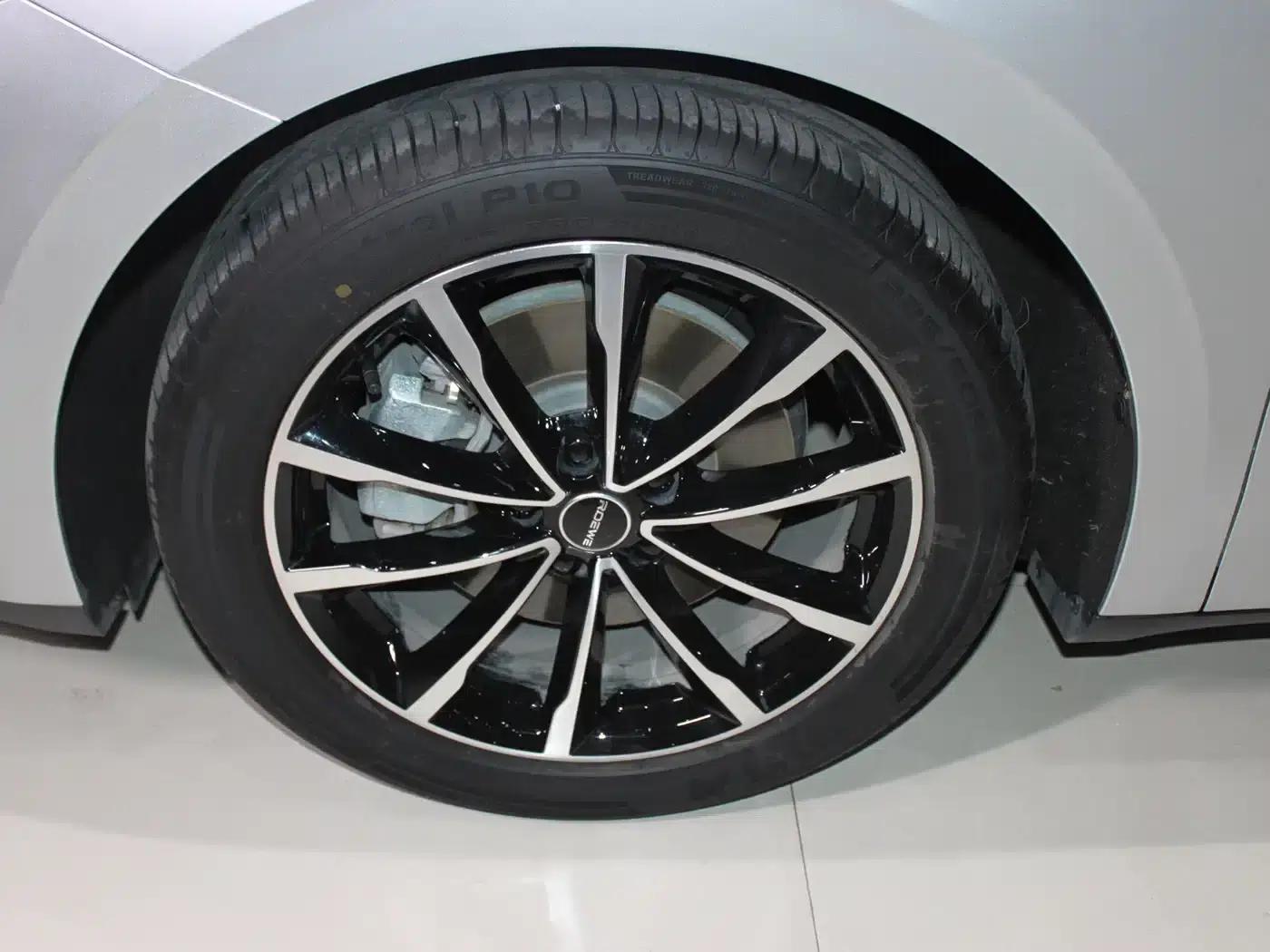 Roewe D7 2025 DMH 125km World Champion Excellence Edition — миниатюра 8