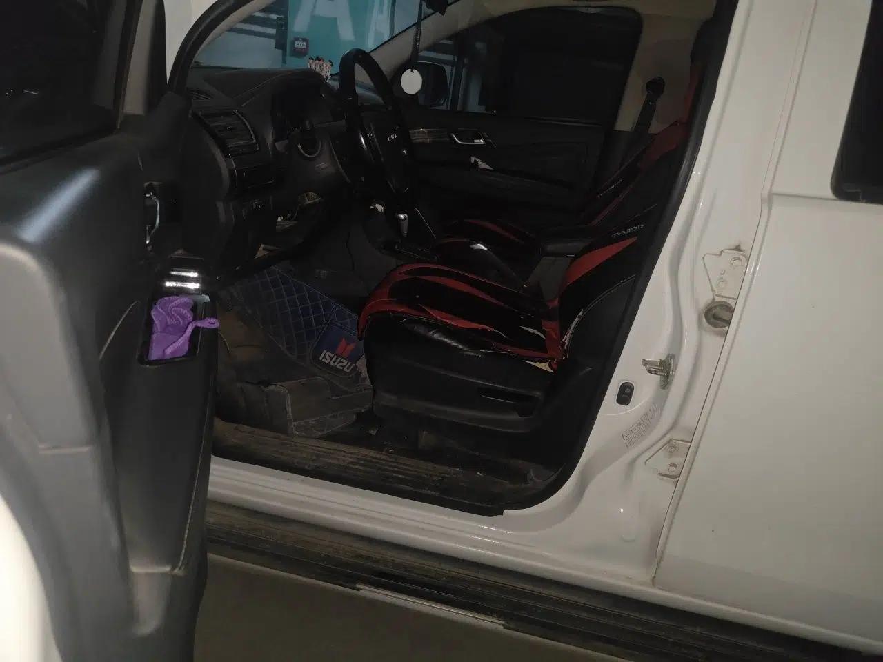 Isuzu D-MAX 2020 2.5T Two-Wheel Drive Automatic Flagship Edition China VI Standard Extended Version JE4D25Q6A — миниатюра 16