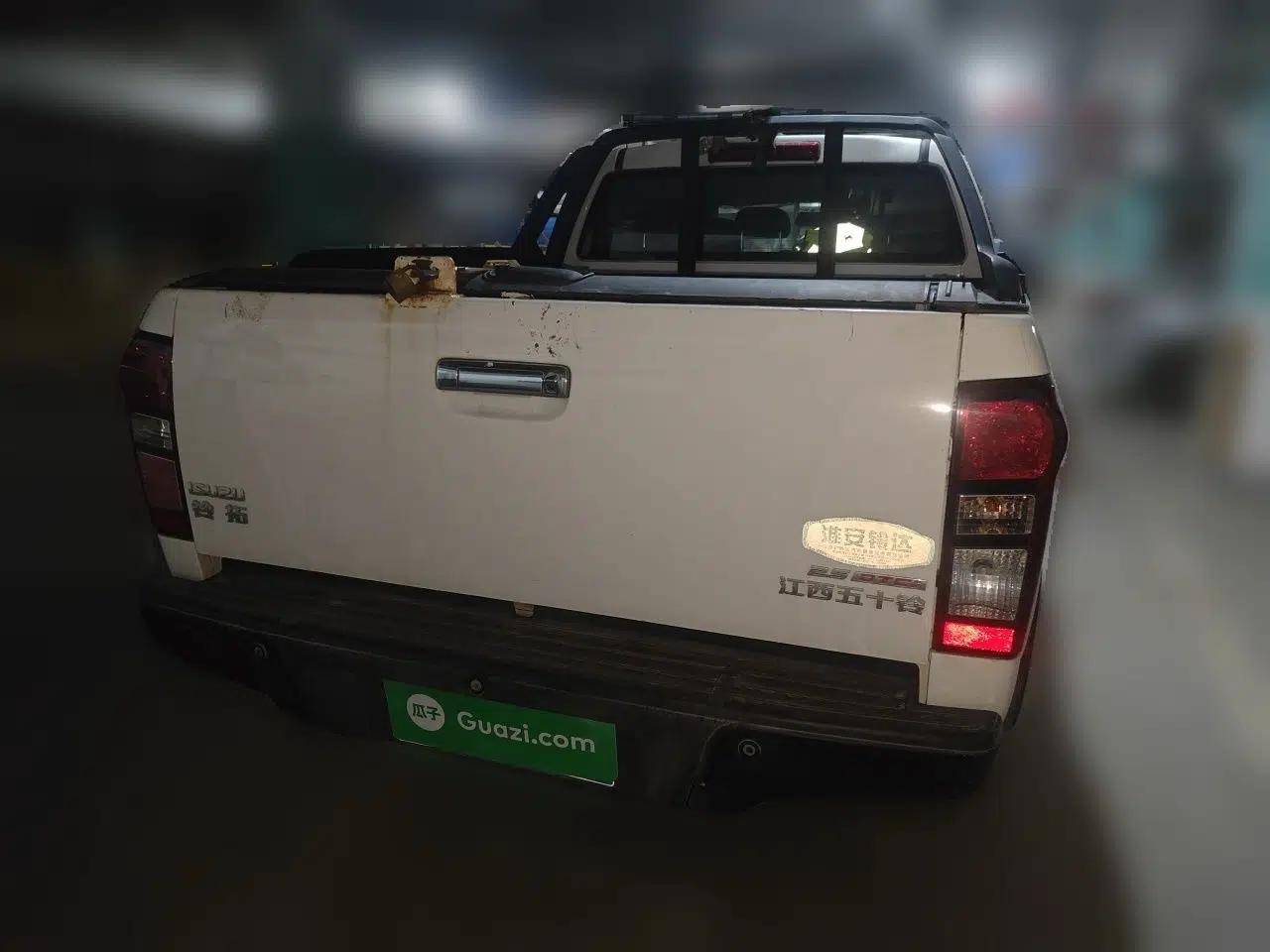 Isuzu D-MAX 2020 2.5T Two-Wheel Drive Automatic Flagship Edition China VI Standard Extended Version JE4D25Q6A — миниатюра 5