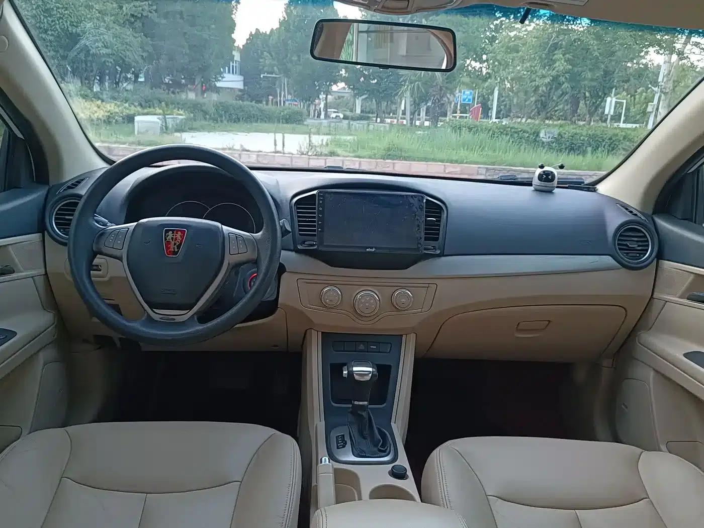 Roewe 350 2015 1.5L Automatic Deluxe Sunroof Edition — миниатюра 11