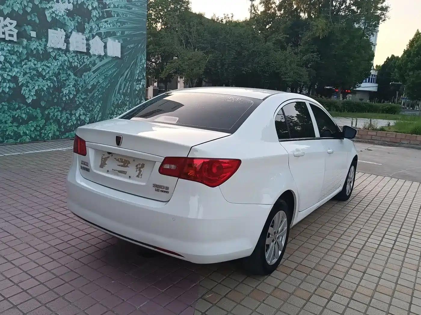 Roewe 350 2015 1.5L Automatic Deluxe Sunroof Edition — миниатюра 16