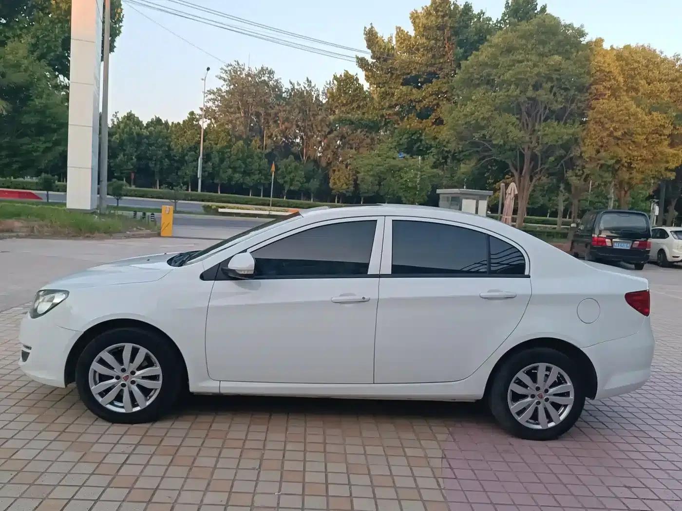 Roewe 350 2015 1.5L Automatic Deluxe Sunroof Edition — миниатюра 5