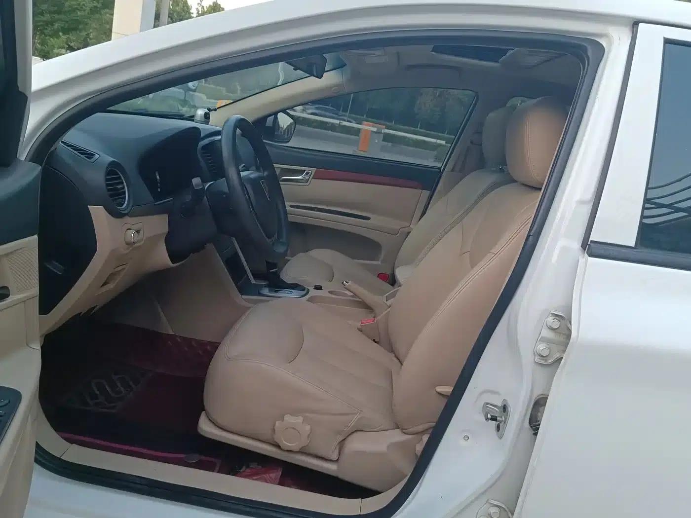 Roewe 350 2015 1.5L Automatic Deluxe Sunroof Edition — миниатюра 7