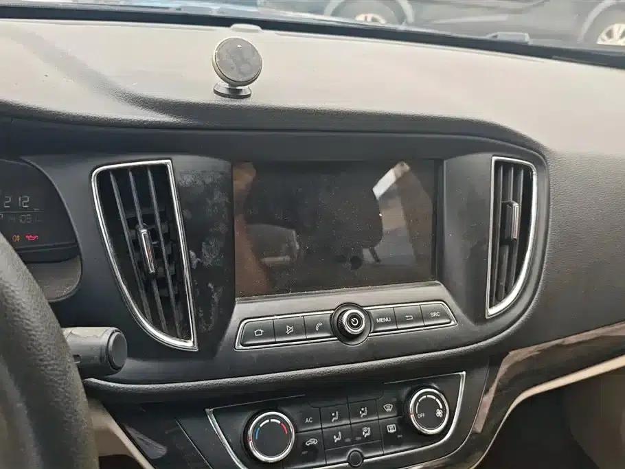Roewe 360 2015 1.5L Automatic Deluxe Edition — миниатюра 13