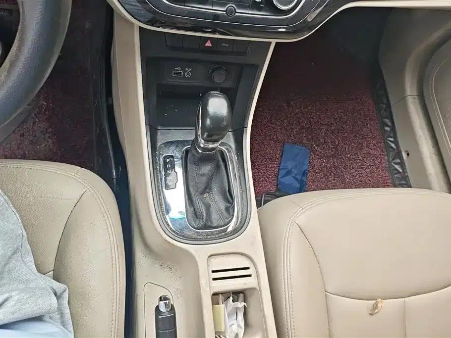 Roewe 360 2015 1.5L Automatic Deluxe Edition — миниатюра 16