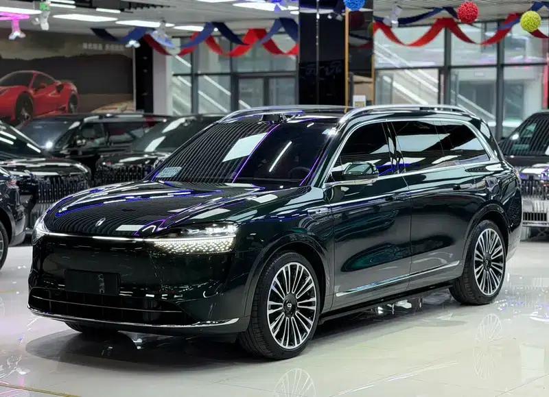Wenjie M9 2024 Ultra Range Extended 6-Seater — миниатюра 1