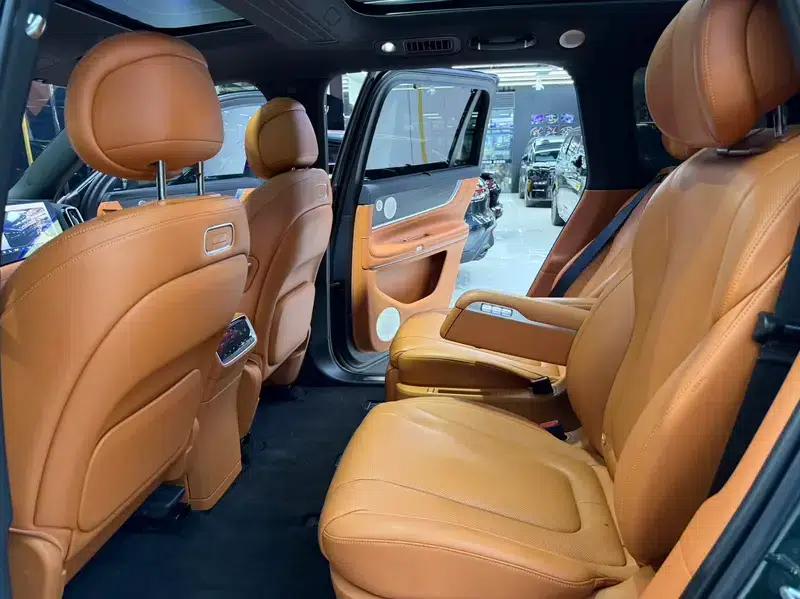 Wenjie M9 2024 Ultra Range Extended 6-Seater — миниатюра 14