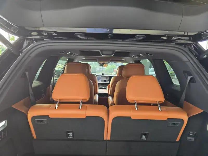 Wenjie M9 2024 Extended Range Max Six-Seater — миниатюра 5