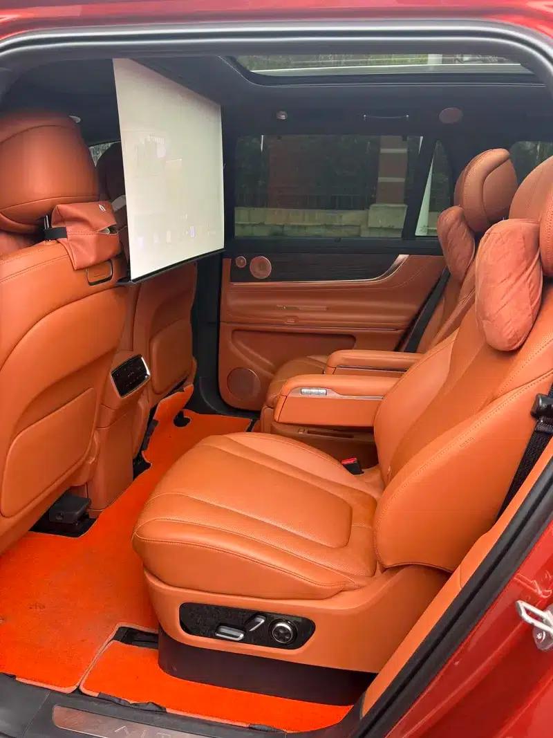 Wenjie M9 2024 Ultra Range Extended 6-Seater — миниатюра 12