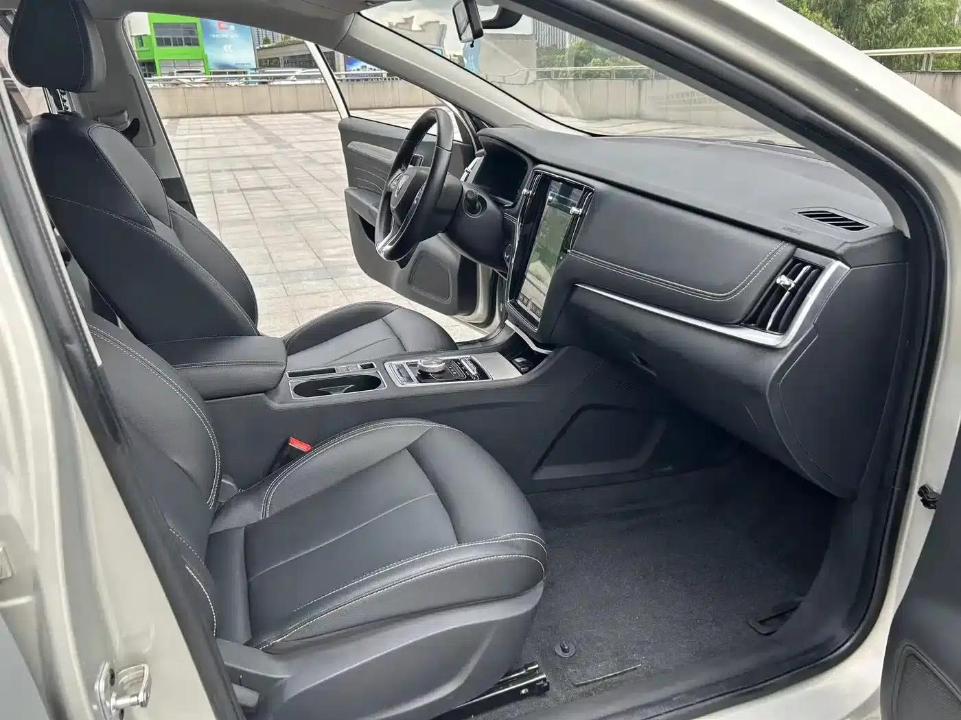 Roewe i6 New Energy 2017 45T Hybrid Connected Smart Edition — миниатюра 11