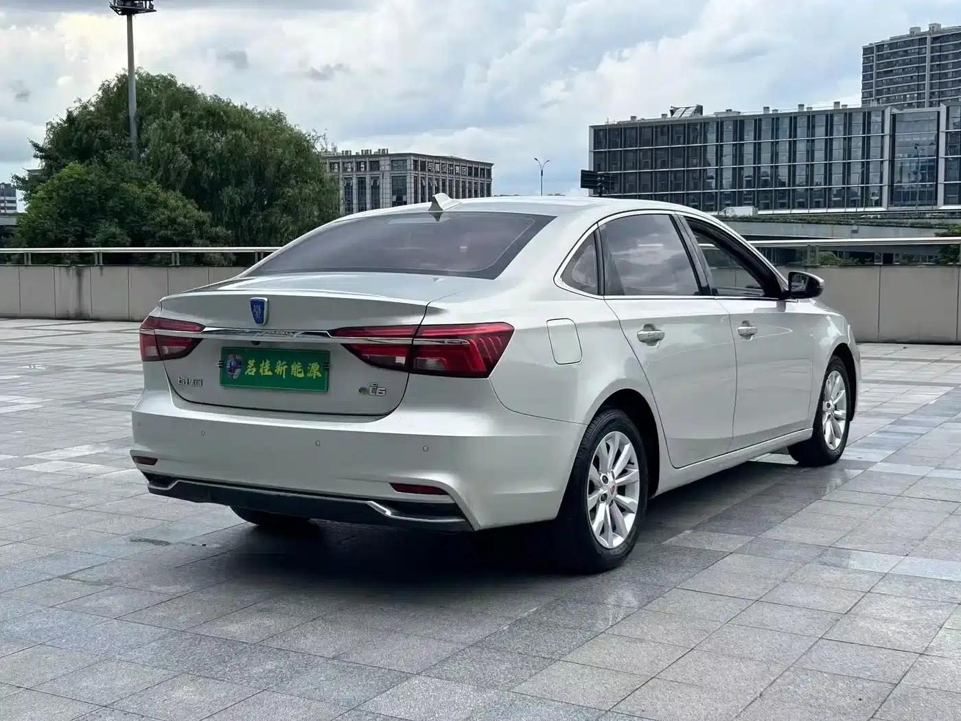 Roewe i6 New Energy 2017 45T Hybrid Connected Smart Edition — миниатюра 5