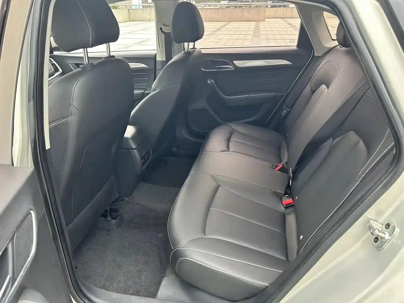 Roewe i6 New Energy 2017 45T Hybrid Connected Smart Edition — миниатюра 9