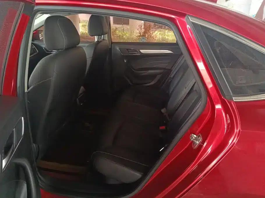 Roewe i6 New Energy 2017 45T Hybrid Connected Smart Edition — миниатюра 11