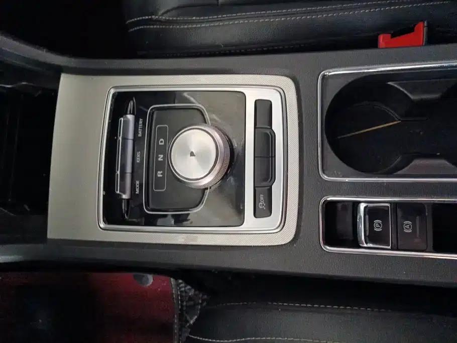 Roewe i6 New Energy 2017 45T Hybrid Connected Smart Edition — миниатюра 16
