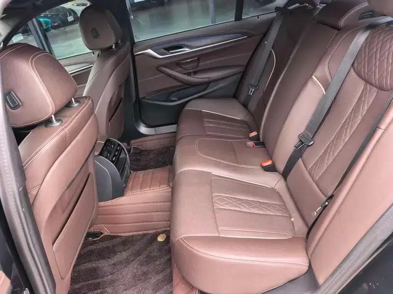 2023 BMW 5 Series 530Li Leading Edition M Sport Package — миниатюра 10