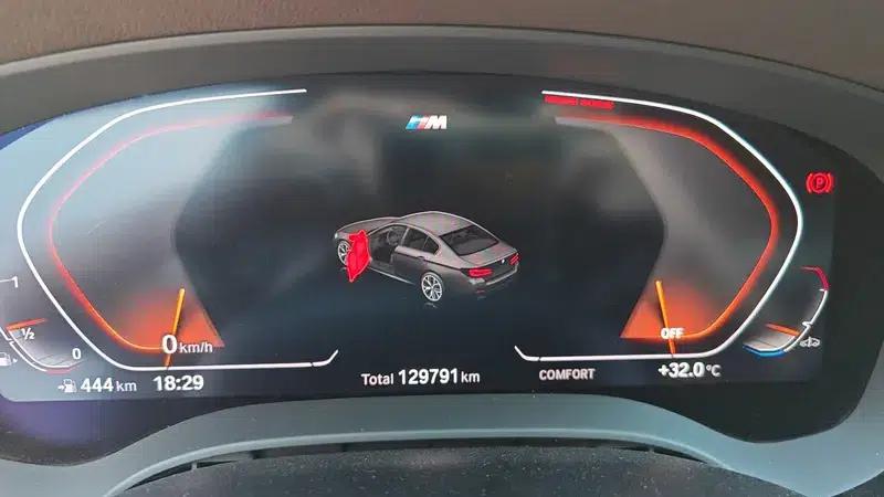 2022 BMW 5 Series 525Li M Sport Package — миниатюра 8