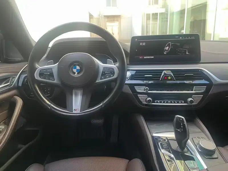 2022 BMW 5 Series 525Li M Sport Package — миниатюра 9