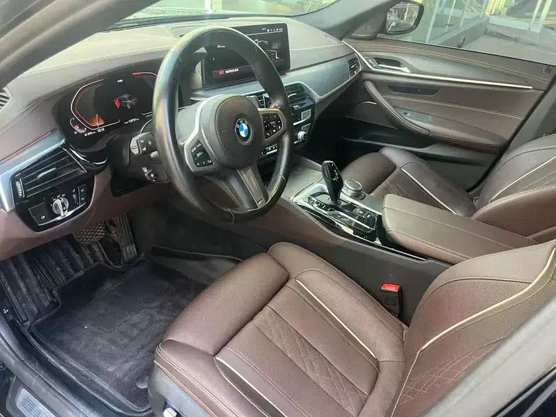 2022 BMW 5 Series 525Li M Sport Package — миниатюра 10