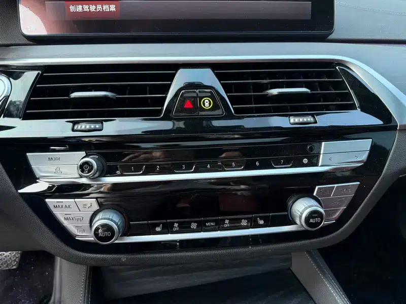 2021 BMW 5 Series 530Li Leading Edition M Sport Package — миниатюра 12