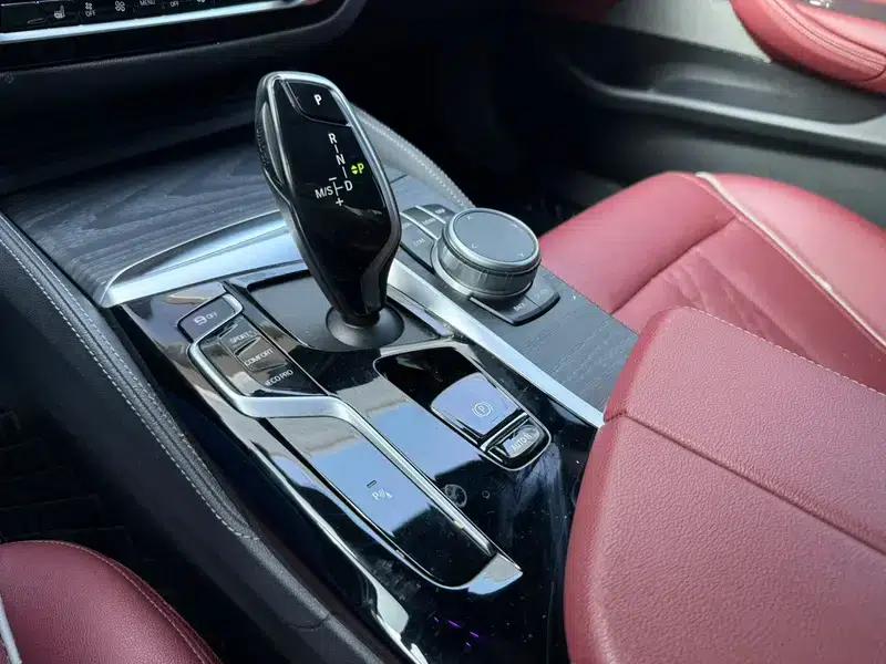 2021 BMW 5 Series 530Li Leading Edition M Sport Package — миниатюра 17