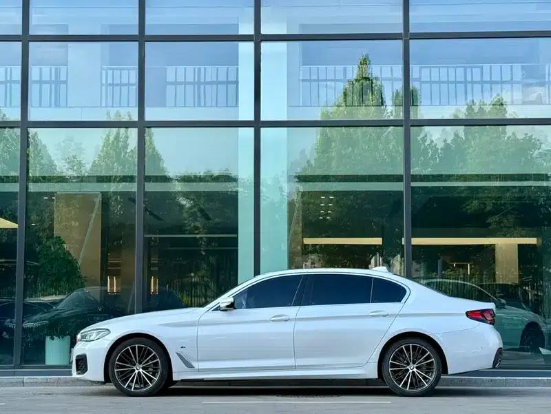 2021 BMW 5 Series 530Li Leading Edition M Sport Package — миниатюра 3
