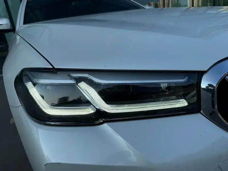 2021 BMW 5 Series 530Li Leading Edition M Sport Package — миниатюра 6