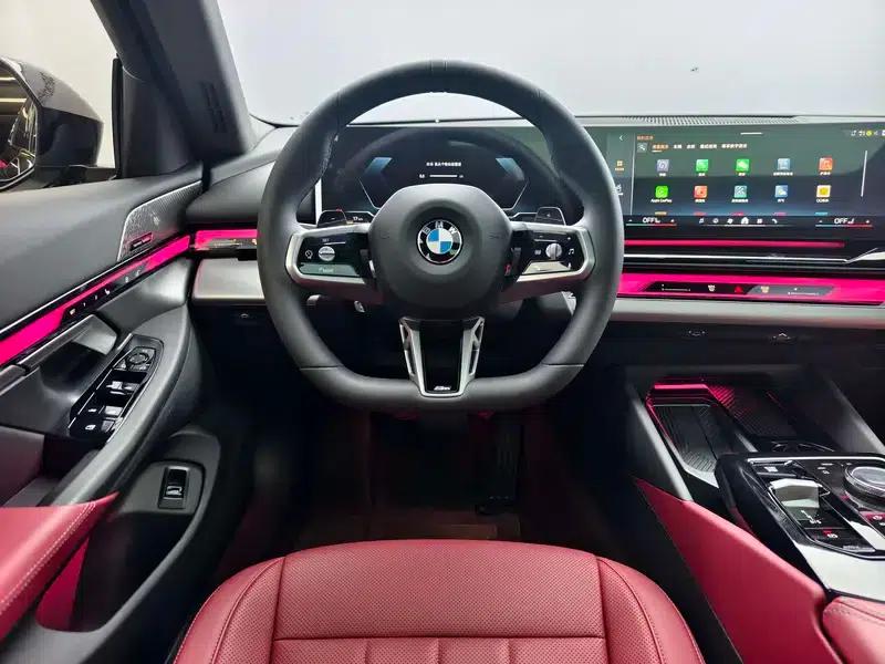 2025 BMW 5 Series 530Li Leading Edition M Sport Package — миниатюра 11