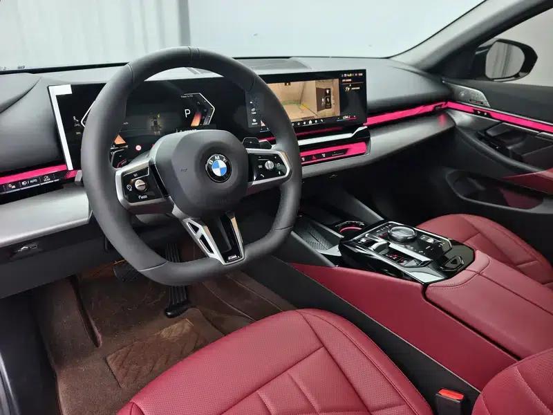 2025 BMW 5 Series 530Li Leading Edition M Sport Package — миниатюра 12