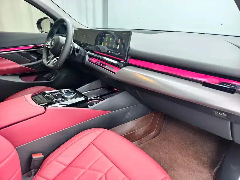 2025 BMW 5 Series 530Li Leading Edition M Sport Package — миниатюра 13